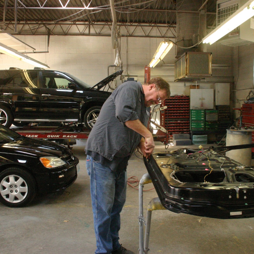 Tips to get the best Auto Body Repair Center