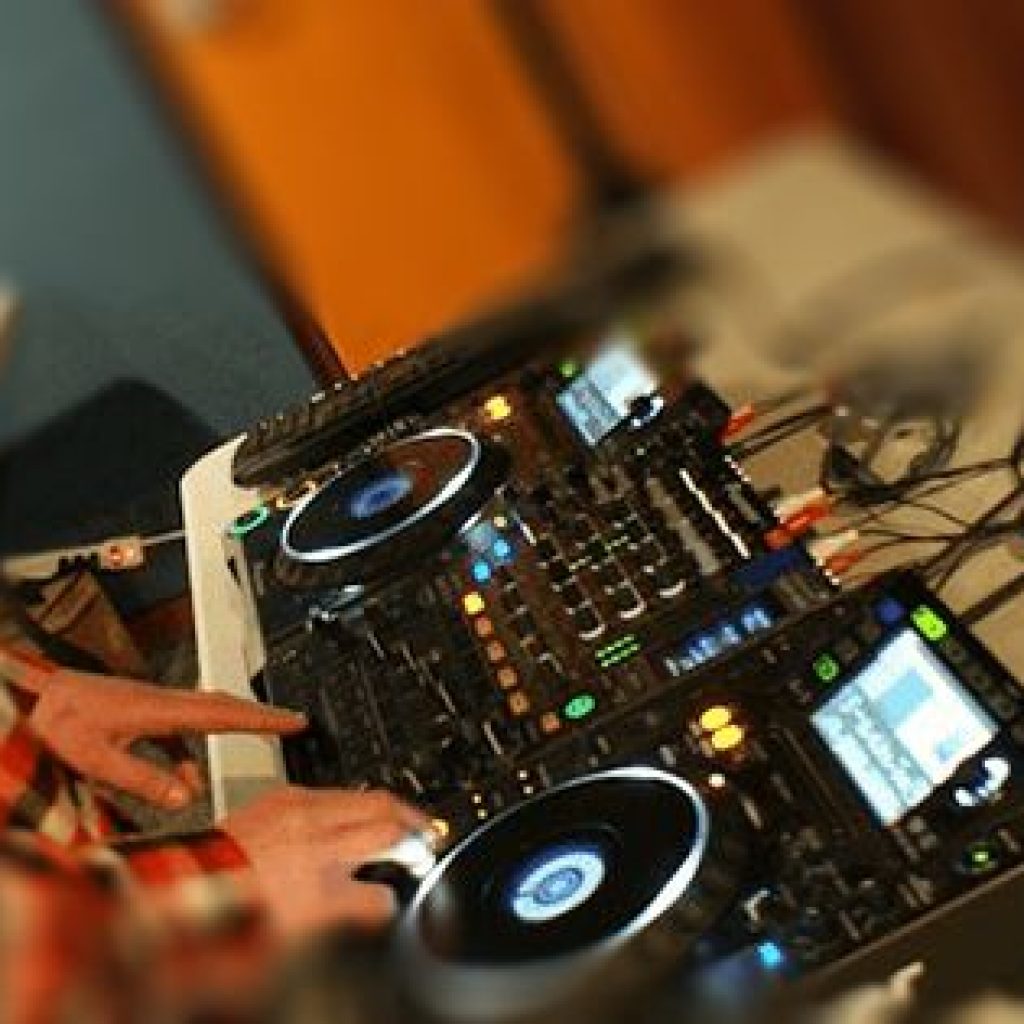 How to Become a Sound Engineer
