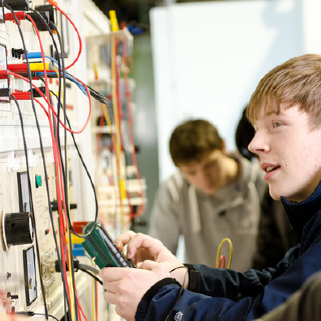 What Will You Learn in an Electrician Course?